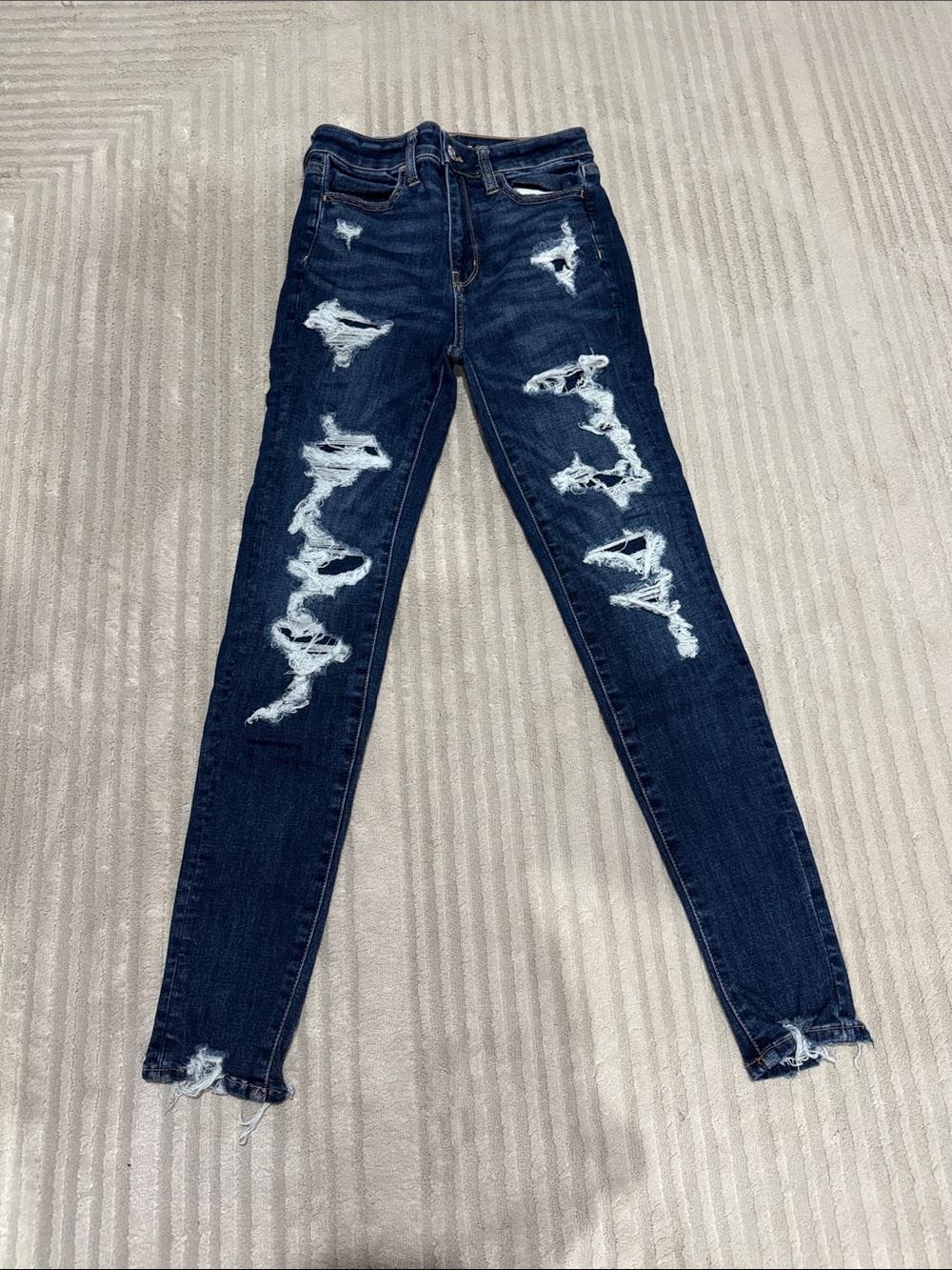 NWOT medium-dark wash patched skinny jeans from AE size 00 short!